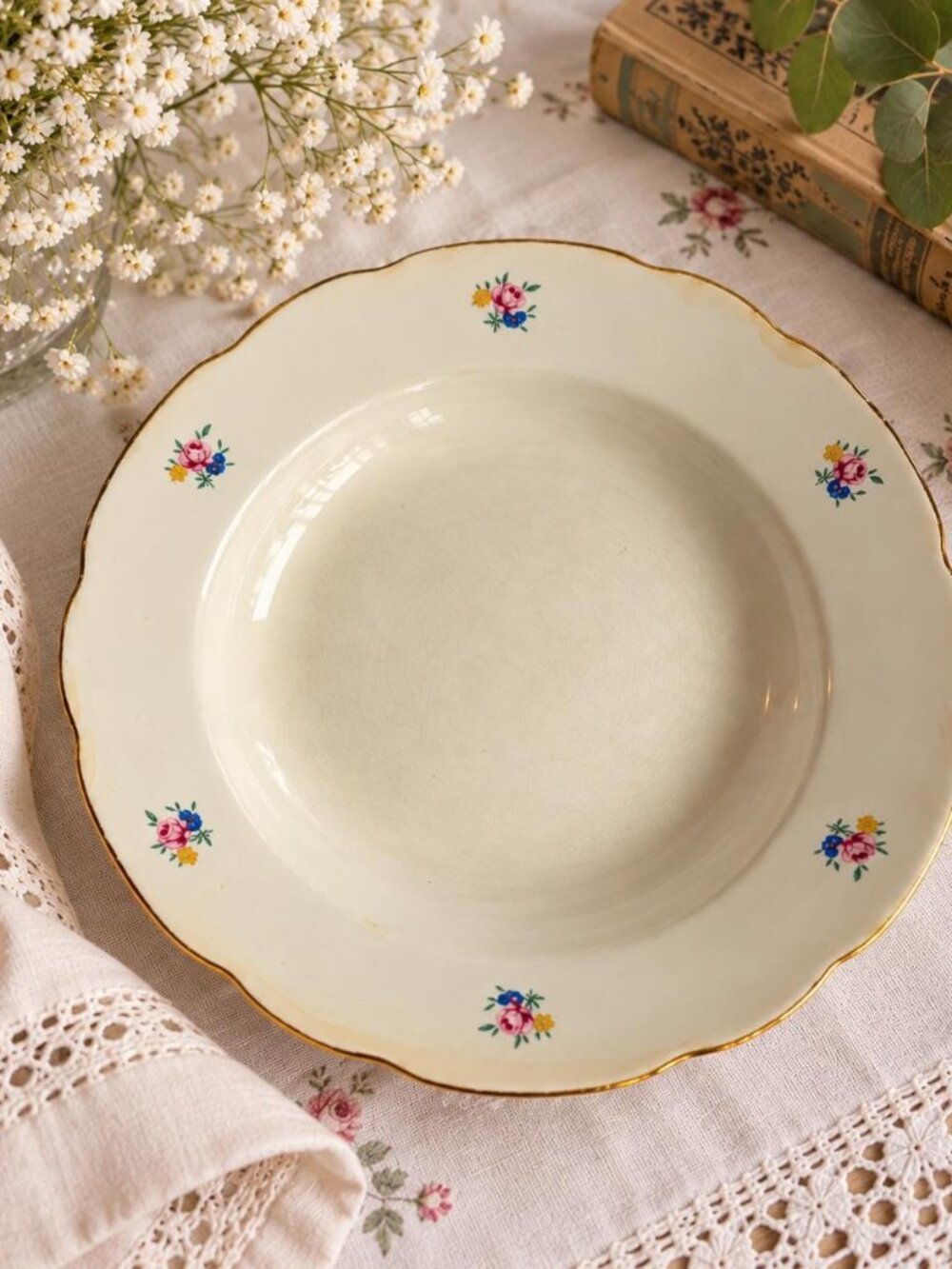 Vintage Richard Ginori Floral Plate | 1930s Italian Porcelain, Gold Trim (8 in)